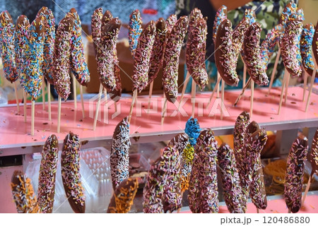 お祭りのチョコバナナ 120486880