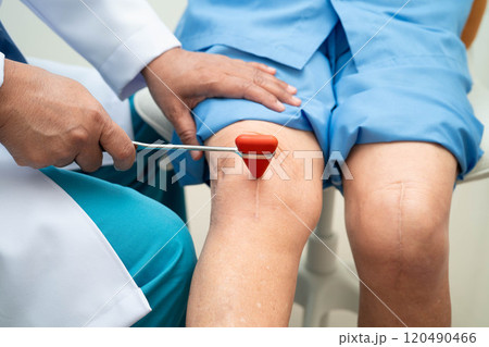 Asian doctor knock on knee reflex nerve for check and treatment senior patient in hospital. Asian doctor knock on knee reflex nerve for check and treatment senior patient in hospital. 120490466