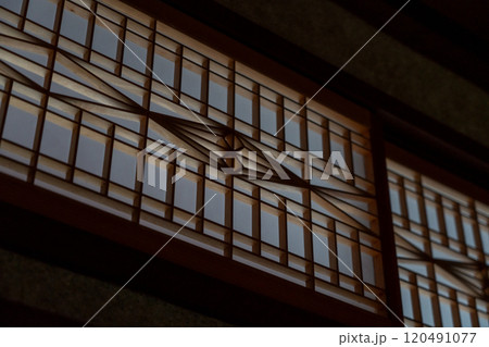 飾り障子　日本建築の和室 120491077