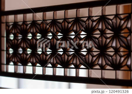 飾り障子　日本建築の和室 120491326