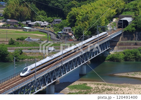 新緑の山陽新幹線700系(ひかりレールスター車両) 新緑の山陽新幹線700系(ひかりレールスター車両) 120491400