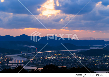 川内川と共に 薩摩川内市の夕暮れ 川内川と共に 薩摩川内市の夕暮れ 120493690