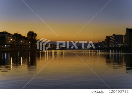 夕焼けに染まるボートコース 夕焼けに染まるボートコース 120493732