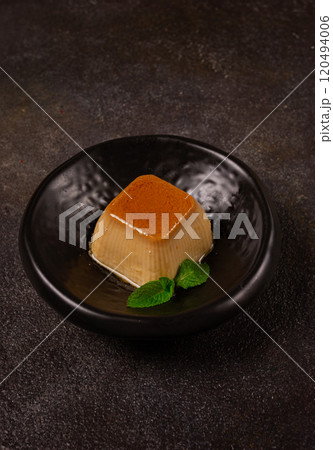 cream caramel pudding, with caramel sauce, dessert,breakfast, on a black plate, mint, no people, 120494006