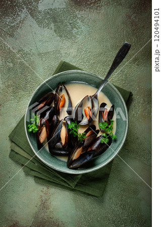 mussels in shells, in creamy garlic sauce, mussels in bechamel sauce, homemade, no people, 120494101