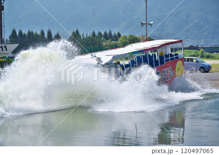 【諏訪湖 (諏訪湖探検ダックツアー)】 長野県諏訪市高島 【諏訪湖 (諏訪湖探検ダックツアー)】 長野県諏訪市高島 120497065