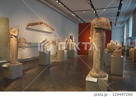 ベルリンの文化の宝庫-博物館島 120497260