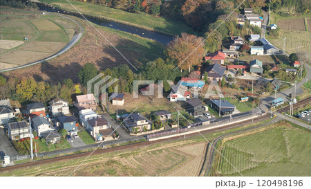烏山線 小塙駅 11月の午後 ドローン撮影 烏山線 小塙駅 11月の午後 ドローン撮影 120498196