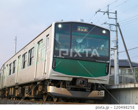 烏山線　小塙駅　ACCUM　11月の夕方 120498258