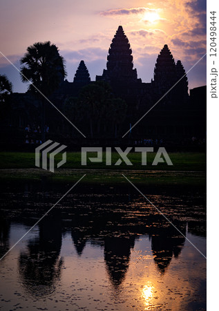 カンボジアのアンコールワット遺跡 カンボジアのアンコールワット遺跡 120498444