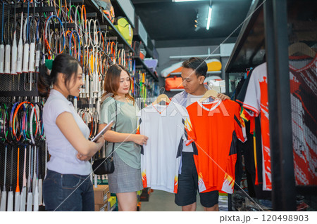 asian couple customer choosing sport jersey 120498903