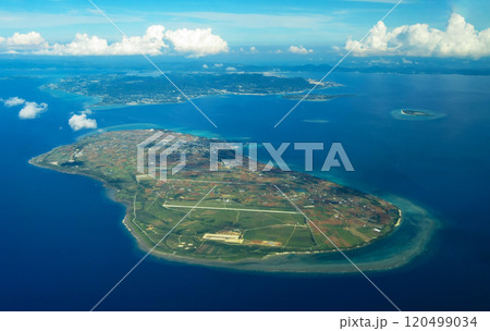 沖縄 空から見た伊江島の全景 沖縄 空から見た伊江島の全景 120499034