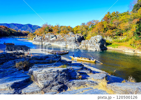 岩畳と川下りの和船 岩畳と川下りの和船 120500126