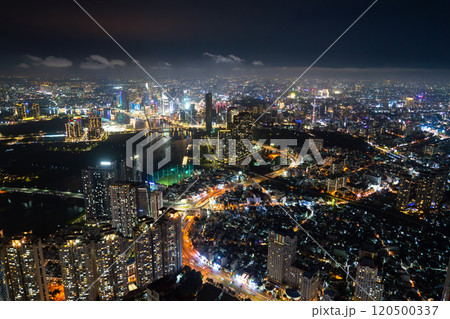 ホーチミンのランドマーク81から見るホーチミン市街の夜景 120500337