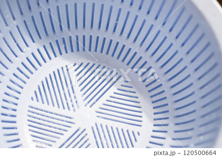 プラスチックのザルのイメージ (写真素材) プラスチックのザルのイメージ (写真素材) 120500664