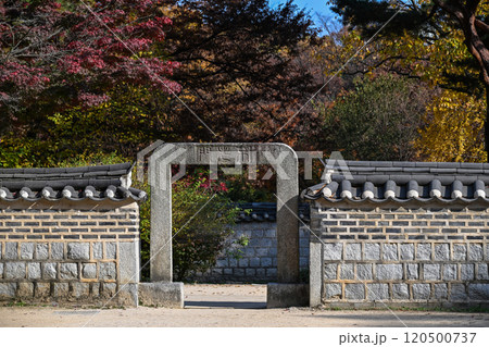 Autumn at Changdeokgung Palace Autumn at Changdeokgung Palace 120500737