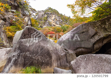 秋の昇仙峡 120501799