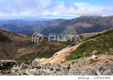 秋の那須岳の無間地獄付近から北西方面を見て 秋の那須岳の無間地獄付近から北西方面を見て 120501989