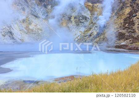 北海道・登別温泉の大湯沼 – 活火山と湯けむりの絶景 120502110