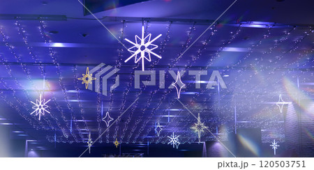 ホリデーシーズンのイルミネーション ホリデーシーズンのイルミネーション 120503751