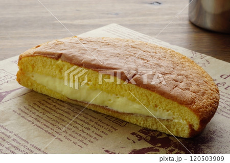 クリームたっぷりシフォンサンドバナナ風味ホイップ クリームたっぷりシフォンサンドバナナ風味ホイップ 120503909