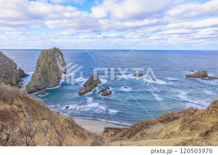 秋の島武意海岸 – 日本の渚百選の美しい海岸風景 秋の島武意海岸 – 日本の渚百選の美しい海岸風景 120503976