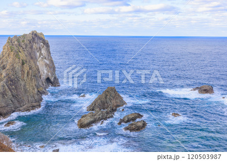 秋の島武意海岸 – 日本の渚百選の美しい海岸風景 秋の島武意海岸 – 日本の渚百選の美しい海岸風景 120503987