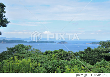 由良要塞跡の見晴らし台から友ヶ島を望む 【和歌山県和歌山市】 由良要塞跡の見晴らし台から友ヶ島を望む 【和歌山県和歌山市】 120504049