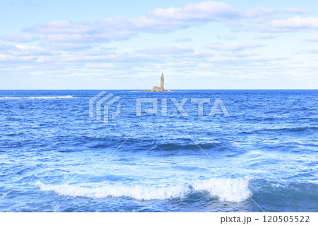 北海道余市町のローソク岩 – 日本海に立つ自然の造形美 北海道余市町のローソク岩 – 日本海に立つ自然の造形美 120505522