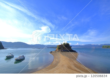 干潮時に歩いて渡れる 大芝島のモンサンミシェル 干潮時に歩いて渡れる 大芝島のモンサンミシェル 120506634