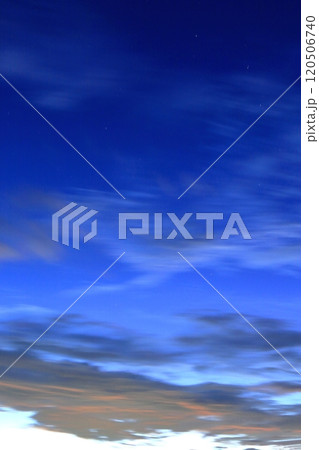夕暮れ時の西空 夕暮れ時の西空 120506740