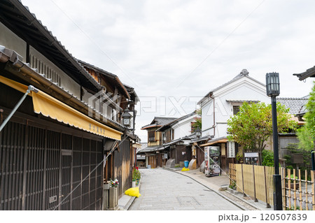 京都市祇園の街並み 120507839