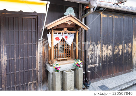 京都市祇園の街並み 120507840