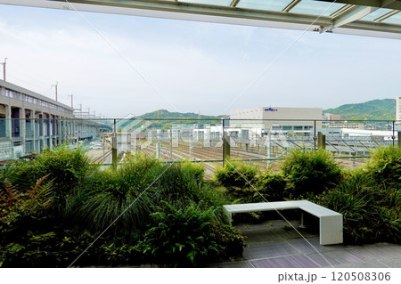 JR新山口駅南北自由通路 垂直庭園から西を見晴らした風景　山口県山口市 120508306