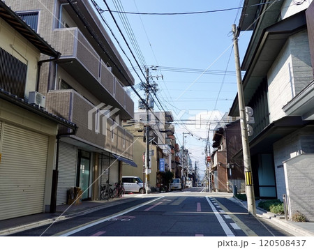 二条麩屋町の東側から西を向いて二条通を見た風景　京都府京都市中京区 120508437