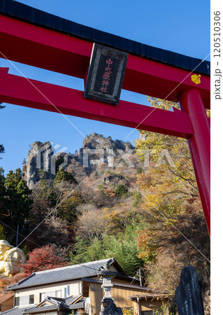 秋の妙義山　中之嶽神社 120510306
