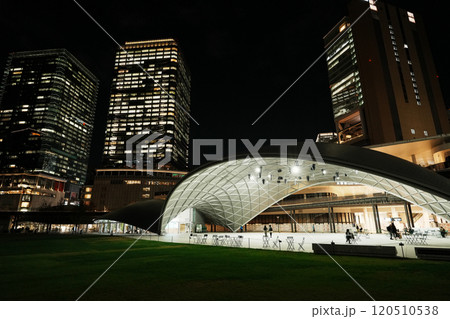 JR大阪駅北側再開発エリア(グランフロント大阪・グラングリーン大阪) JR大阪駅北側再開発エリア(グランフロント大阪・グラングリーン大阪) 120510538