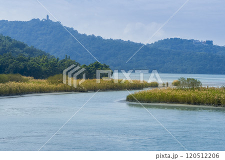 台湾・日月潭 秋の静かな水辺の風景 / Sun Moon Lake, Taiwan 120512206