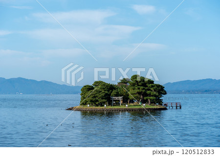 〈島根県〉宍道湖　嫁が島の風景　11月 120512833