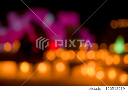 冬の北海道のアイスキャンドル 120512919