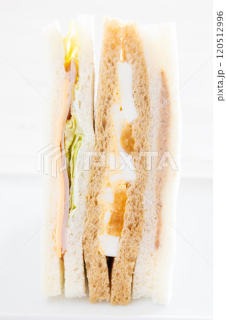 おいしいハムチーズサンドとたまごサンドとツナサンドのミックスサンド 120512996