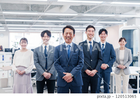 ビジネスパーソン集合写真(オフィス) ビジネスパーソン集合写真(オフィス) 120513065