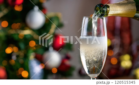 《AI画像》クリスマスにシャンパンを飲む 120515345