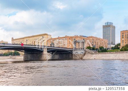 Borodinsky Bridge and Ministry of Foreign Affairs of Russia main building in Moscow. Russia 120517358