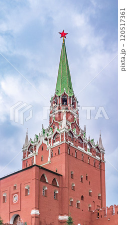 Troitskaya tower of Moscow Kremlin on a blue sky background in sunny summer day Troitskaya tower of Moscow Kremlin on a blue sky background in sunny summer day 120517361