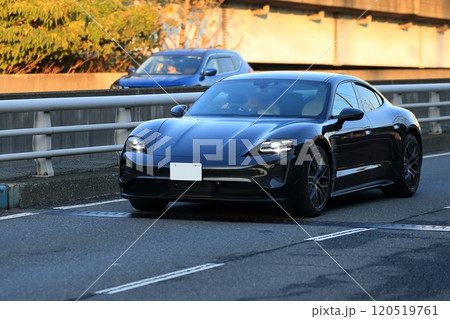 黒いスポーツカー　イメージ 120519761