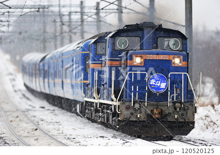 千歳線　島松－北広島　JR北海道　DD51-1102（函館）＋24系（札幌）　北斗星 120520125