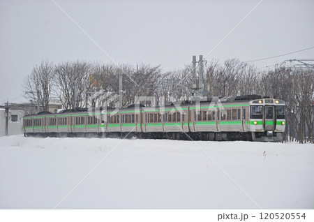 札沼線　石狩太美－石狩当別　JR北海道　721系　F-8編成（札幌） 120520554