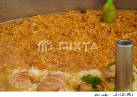 Cooked cabbage and pork knuckle in big pot. 120520902