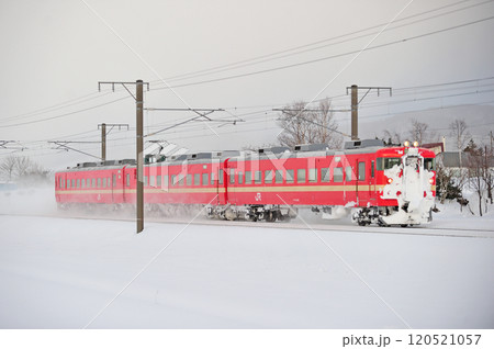 函館本線 光珠内-峰延 JR北海道 711系 S-102編成(札幌) 函館本線 光珠内-峰延 JR北海道 711系 S-102編成(札幌) 120521057